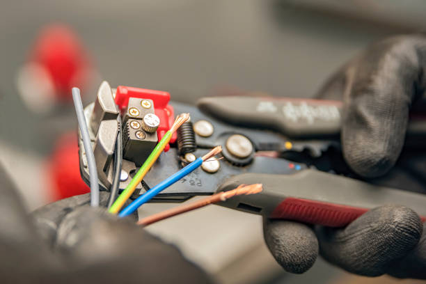 Best Commercial Electrician Services  in Shaw, MS